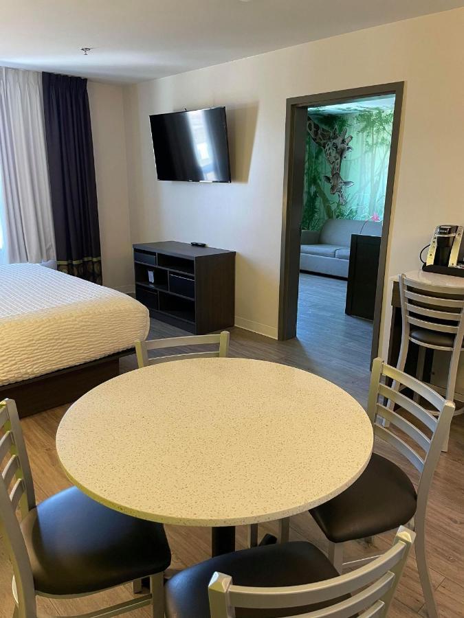 Hotel Super 8 By Wyndham East Mb 3*