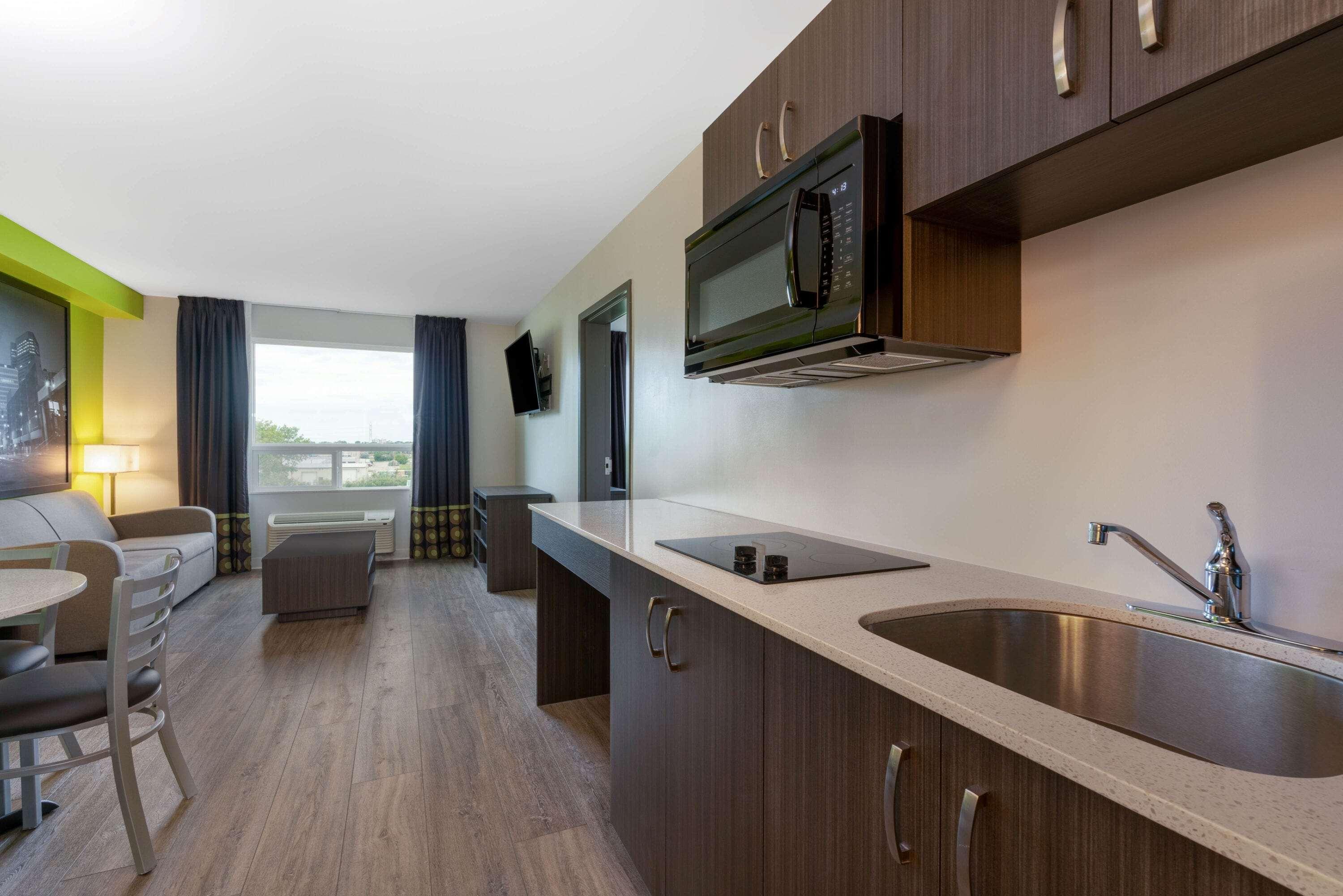 Hotel Super 8 By Wyndham East Mb 3*