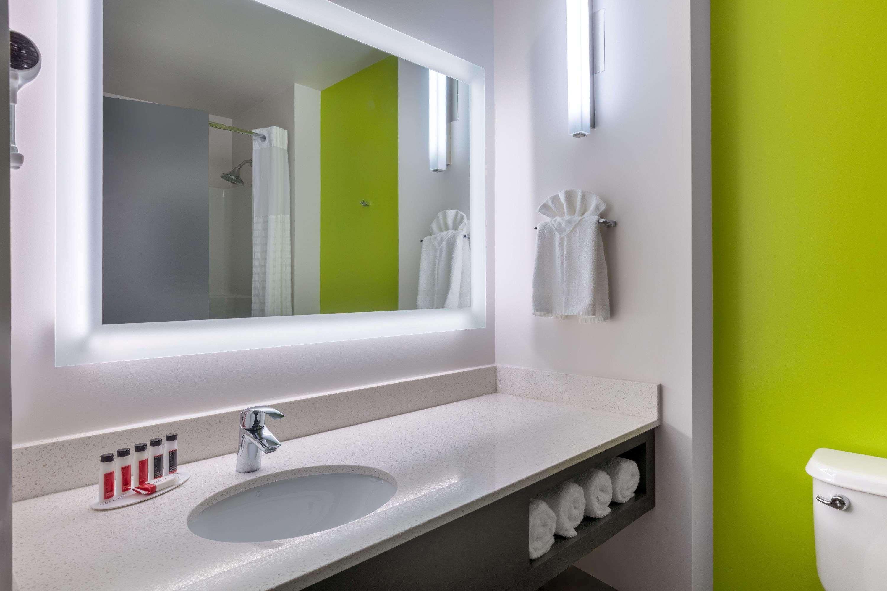 Hotel Super 8 By Wyndham East Mb 3*
