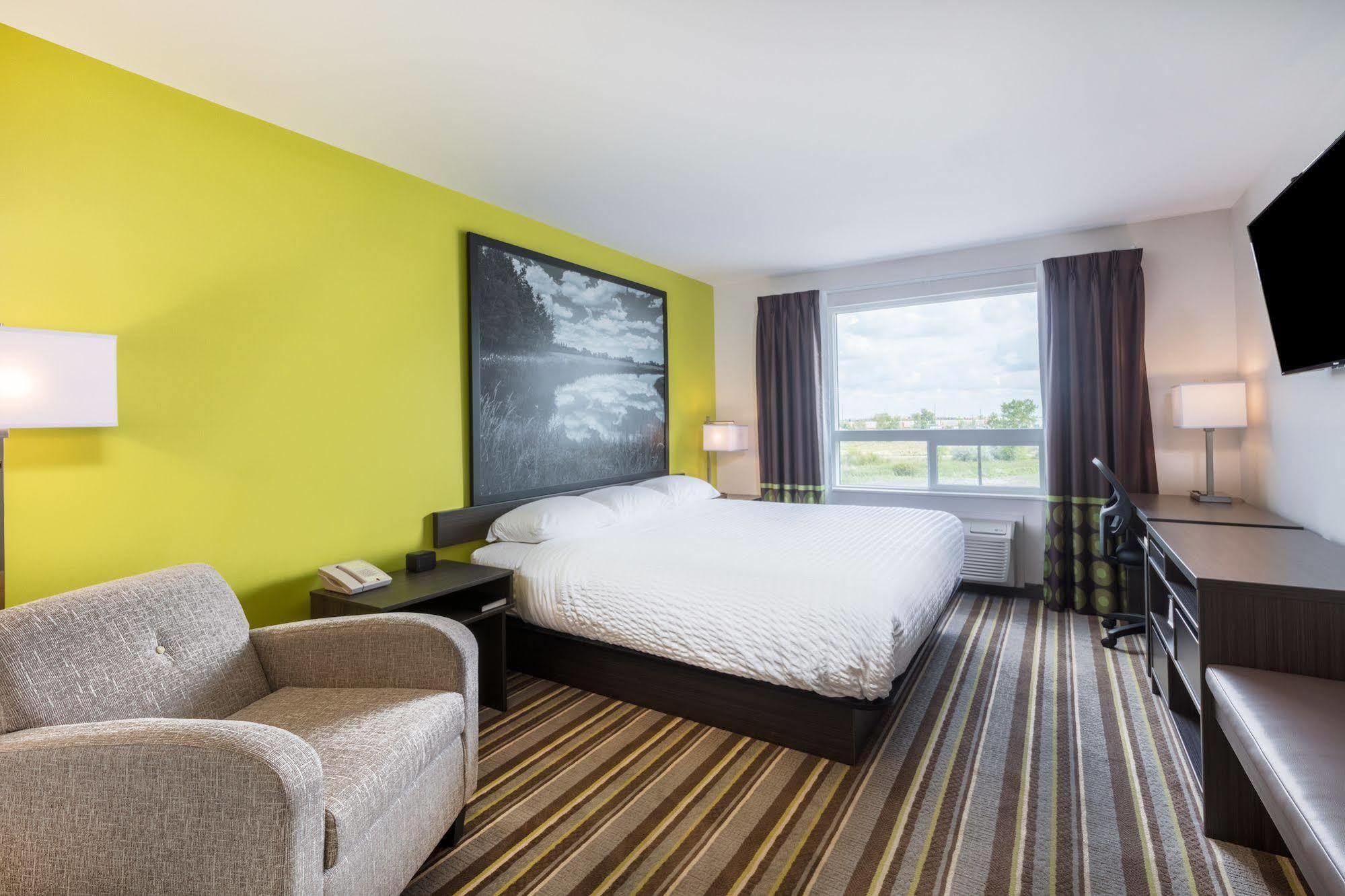 Super 8 By Wyndham East Mb